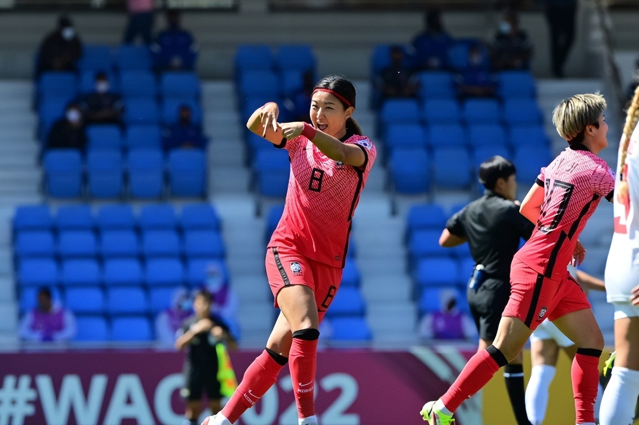 国内女足球员再次出征比赛，积极备战