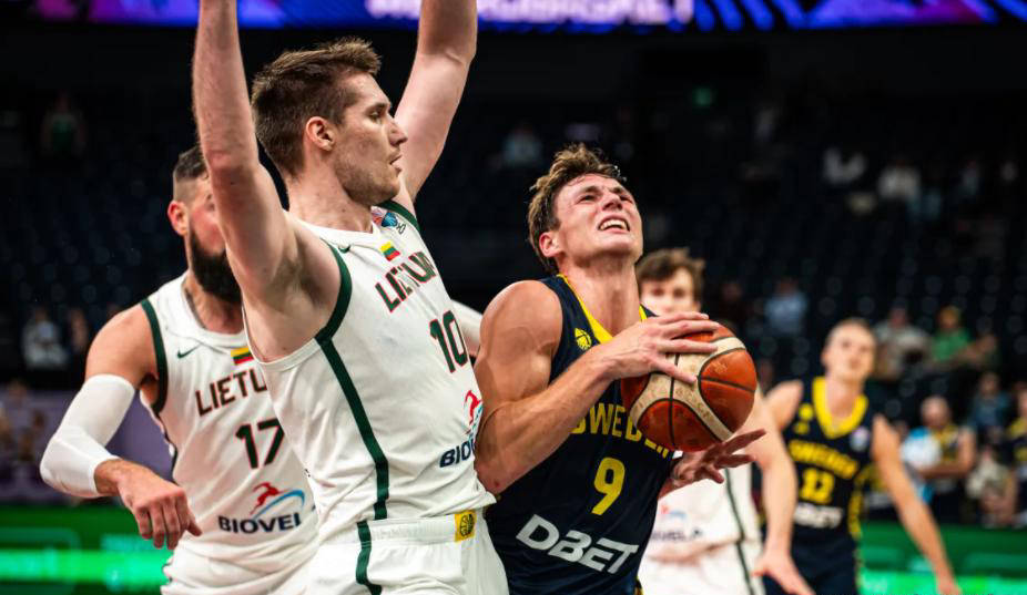 瑞典队实现胜利，保持晋级希望