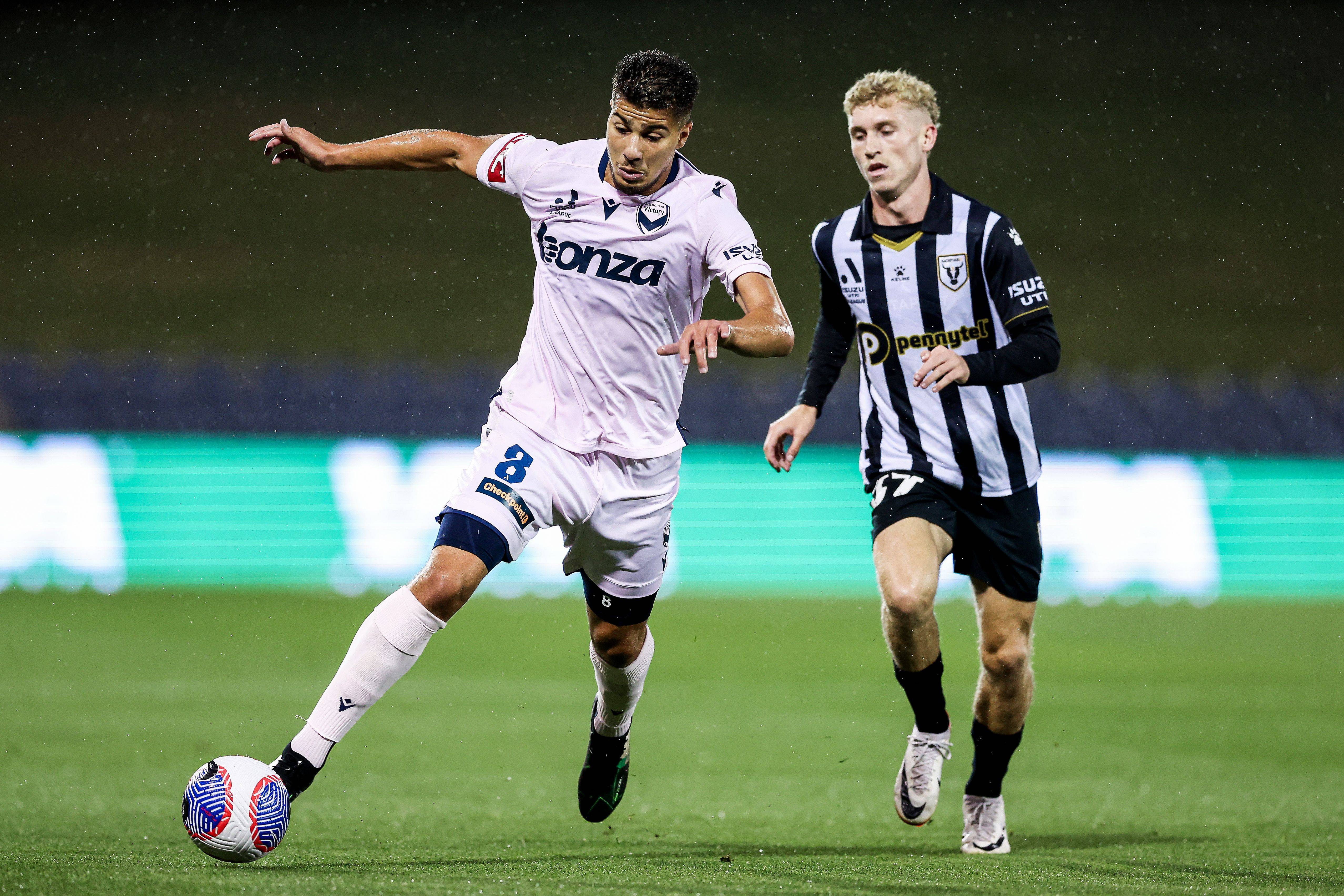 中场核心送礼离队，留洋澳洲联赛的简单介绍