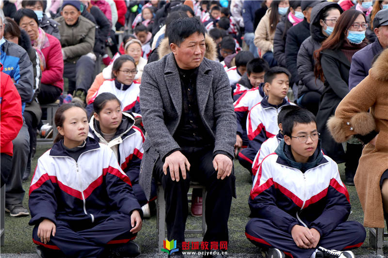 1xbet体育网站-展现出色表现，携手同心力争胜利