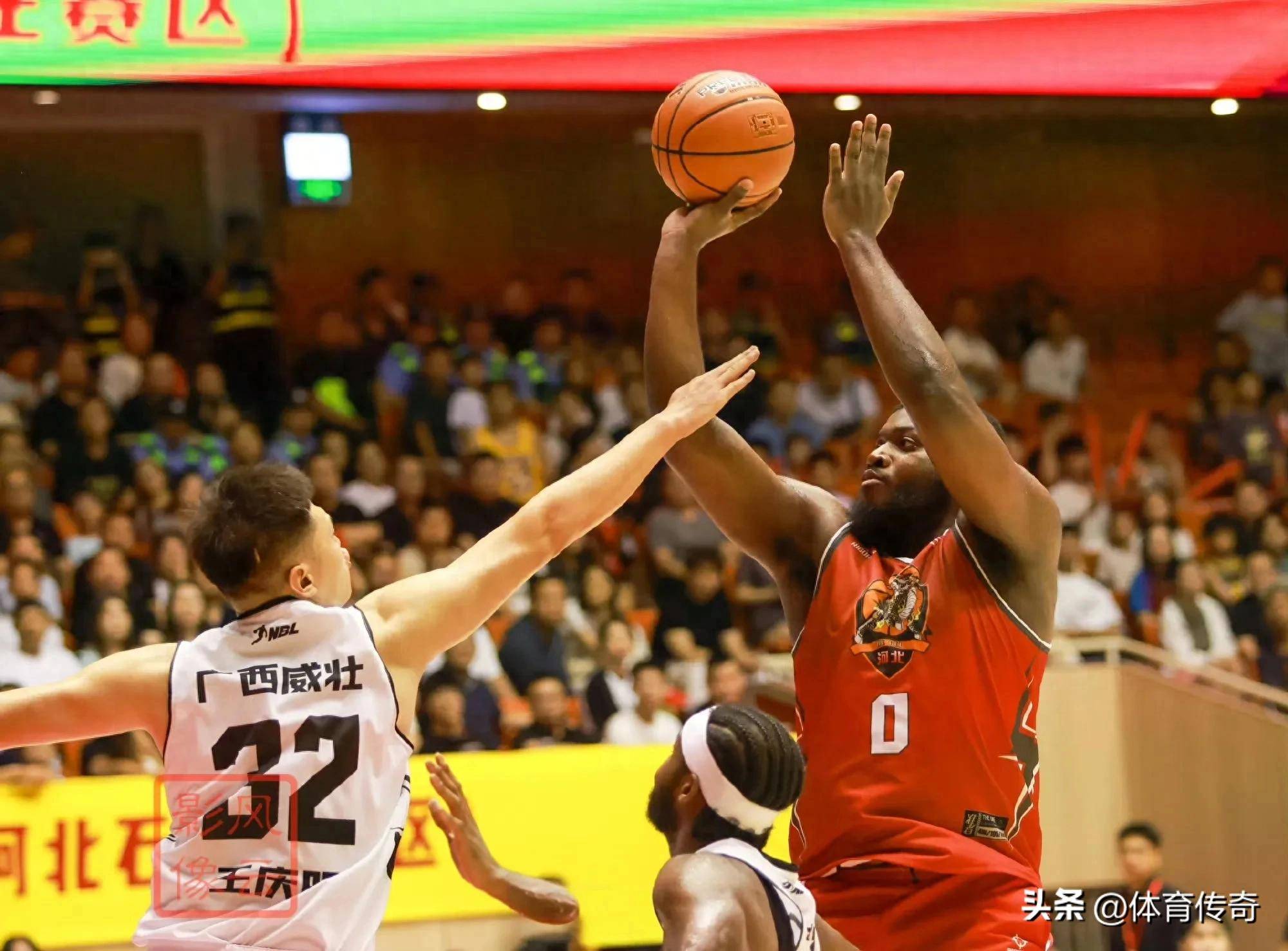 联赛中球队表现出色，取得连胜