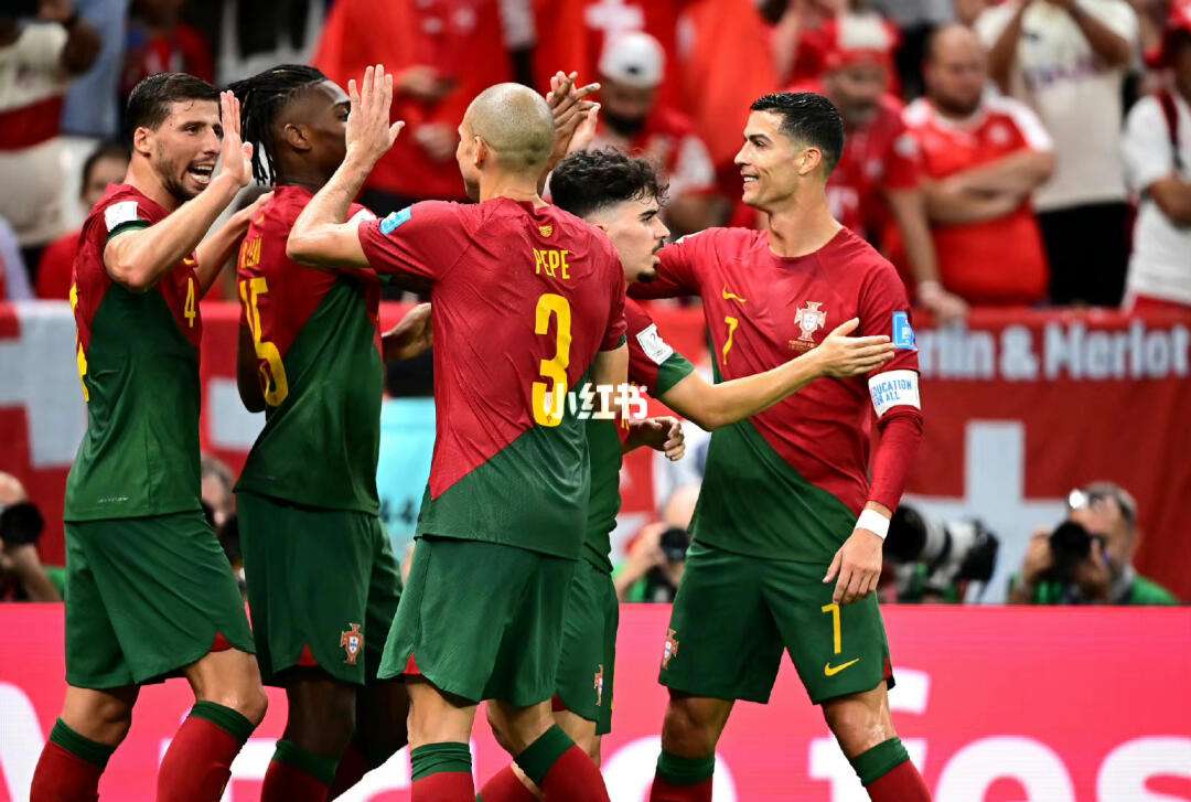 包含瑞士代表团勇夺多个项目金牌，赢得掌声的词条